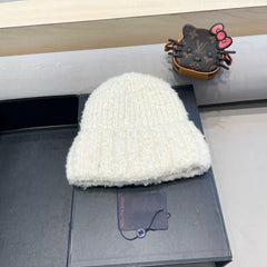 KNITTED BEANIE HAT IN WHITE WOOL 421265