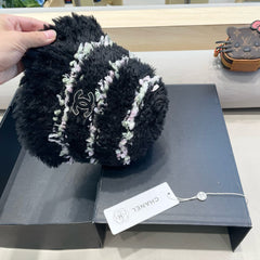 BUCKET HAT IN BLACK FLEECE 421273