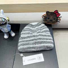 STRIPED KNITTED HAT IN LIGHT GRAY WOOL 424514