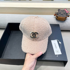 BASEBALL HAT IN LIGHT PINK LAMB FUR 424252
