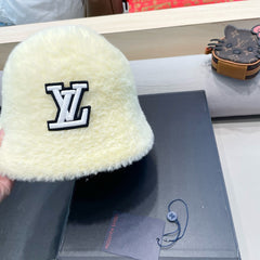 BUCKET HAT IN WHITE RABBIT FUR 426224