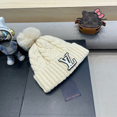 KNITTED BEANIE HAT IN BEIGE WOOL AND LAMB FUR 430045