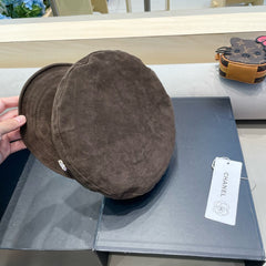 NEWSBOY CAP IN WALNUT BROWN SUEDE 429939