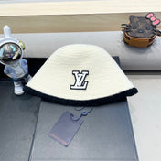 BUCKET HAT IN WHITE MIX BLACK LAMB FUR 431377