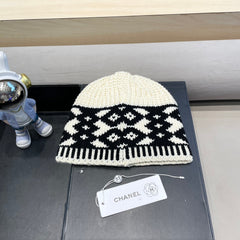 BEANIE HAT IN WHITE MIX BLACK WOOL 431697