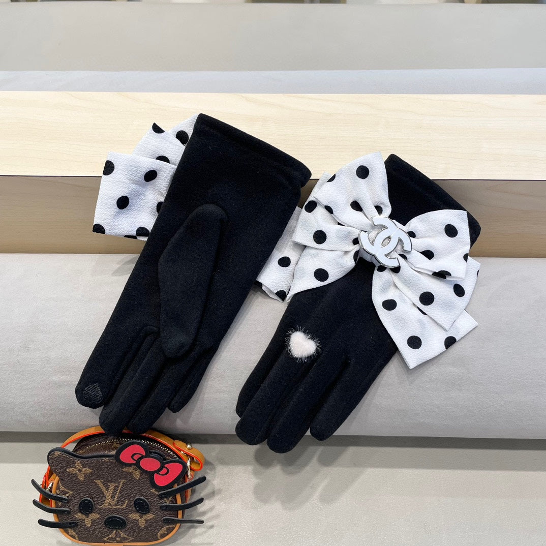 GLOVES IN BLACK MIX WHITE WOOL 454572