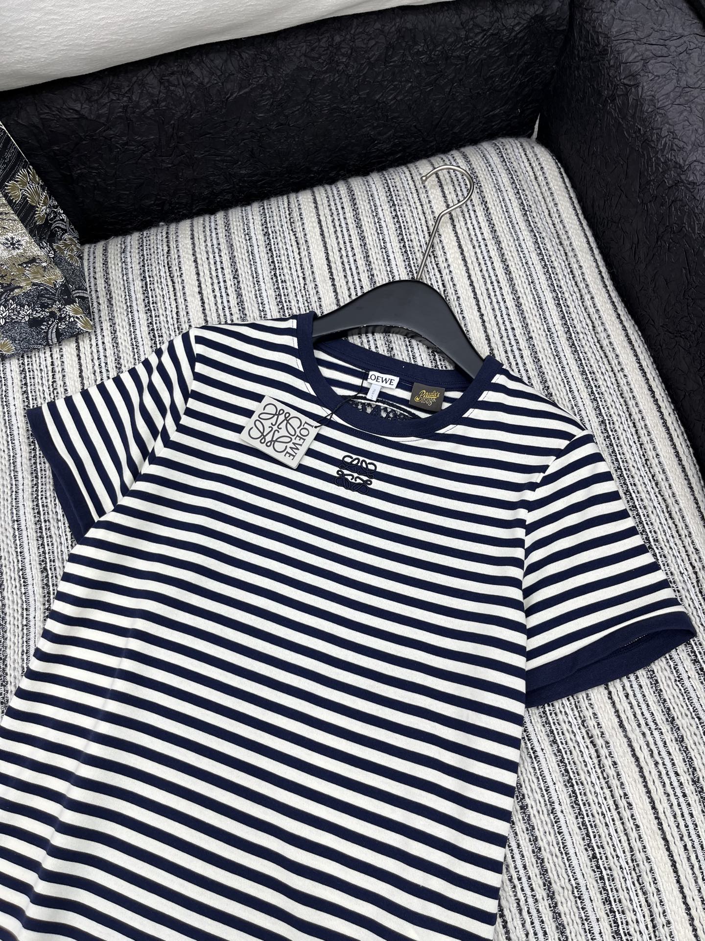 LOEWE EMBROIDERED SHORT-SLEEVE T-SHIRT WITH CREW NECK 267984