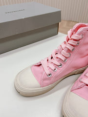 PINK CANVAS HIGH-TOP SNEAKERS LOGO GRAFFITI