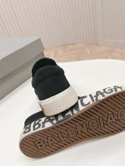 SLIP-ON SNEAKERS GRAFFITI IN BLACK CANVAS
