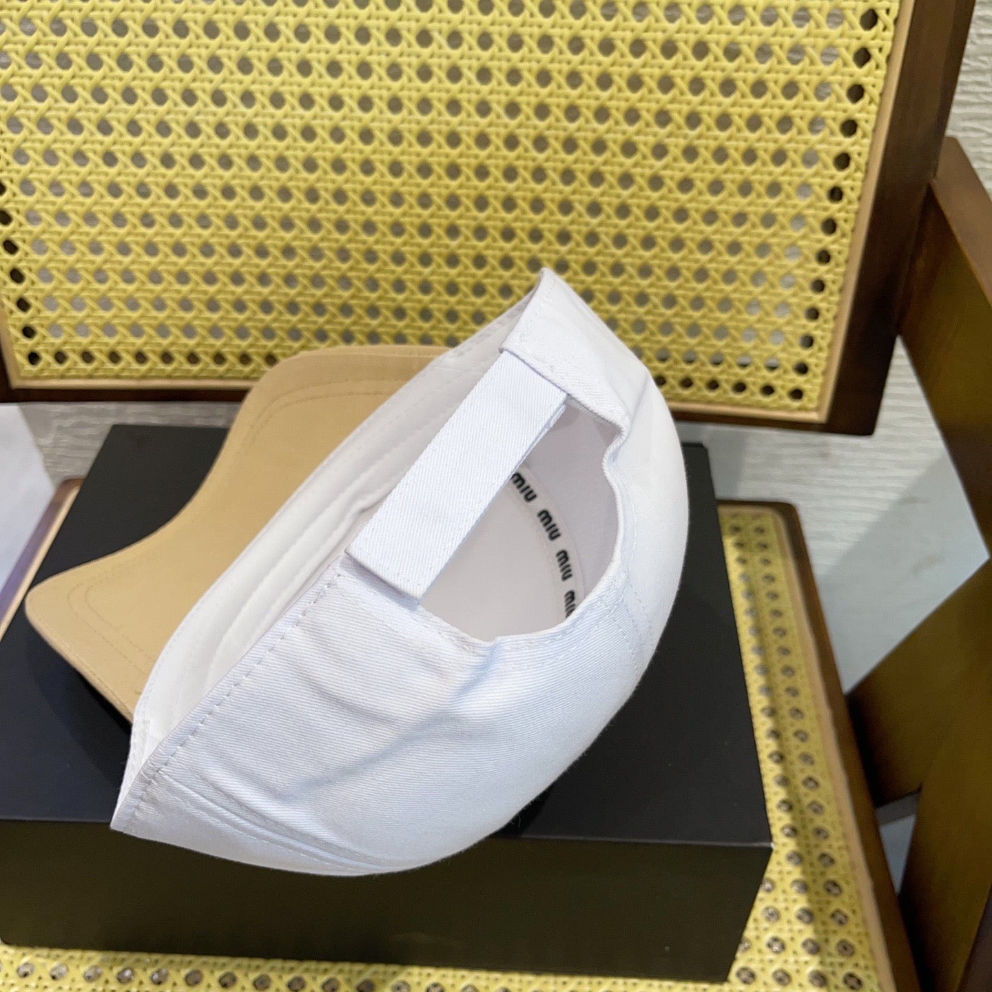 MM BASEBALL CAP IN WHITE MIX BEIGE FABRIC WITH LOGO EMBROIDERY