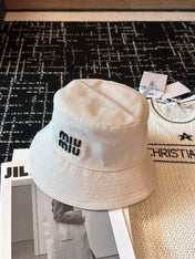 MM CLASSIC REVERSIBLE BUCKET HAT IN LIGHT BEIGE AND BLACK FABRIC