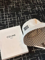 MM CLASSIC REVERSIBLE BUCKET HAT IN LIGHT BEIGE AND BLACK FABRIC