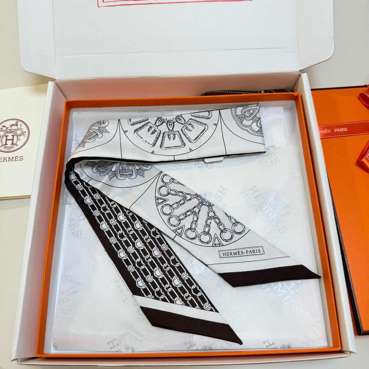 HERMES 25S SCARF 90 IN SILK 856721