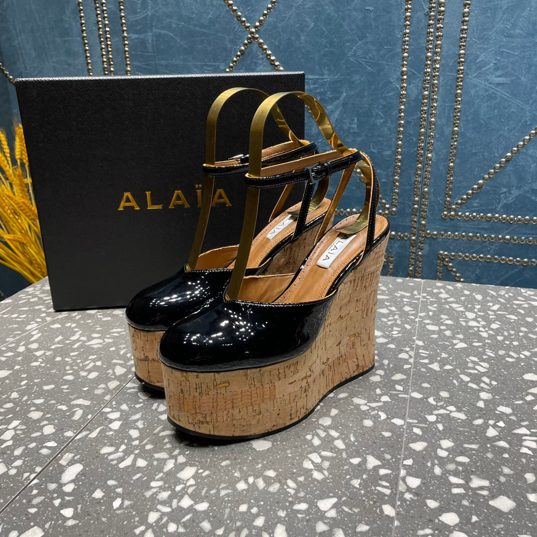 ALAIA WEDGE PUMP 15 CM IN BLACK LAMBSKIN AND BEIGE RUBBER