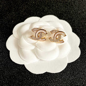 CHANEL 26S DOUBLE C LOGO IVORY ENAMEL & CRYSTAL ROUND STUD EARRINGS IN GOLD METAL 631029