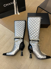 KNEE HIGH BOOTS 8 CM IN SILVER MIX BLACK CALFSKIN WITH PEARL CHAIN