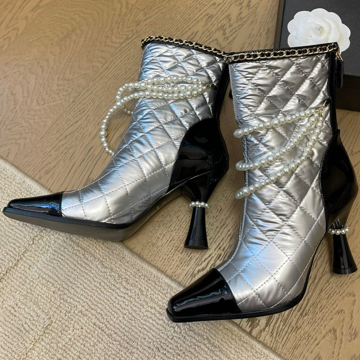 HIGH HEELS 8CM BOOTS IN SILVER MIX BLACK CALFSKIN WITH PEARL CHAIN