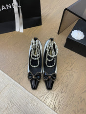 HIGH HEEL 8 CM IN WHITE MIX BLACK CALFSKIN WITH PEARL CHAIN