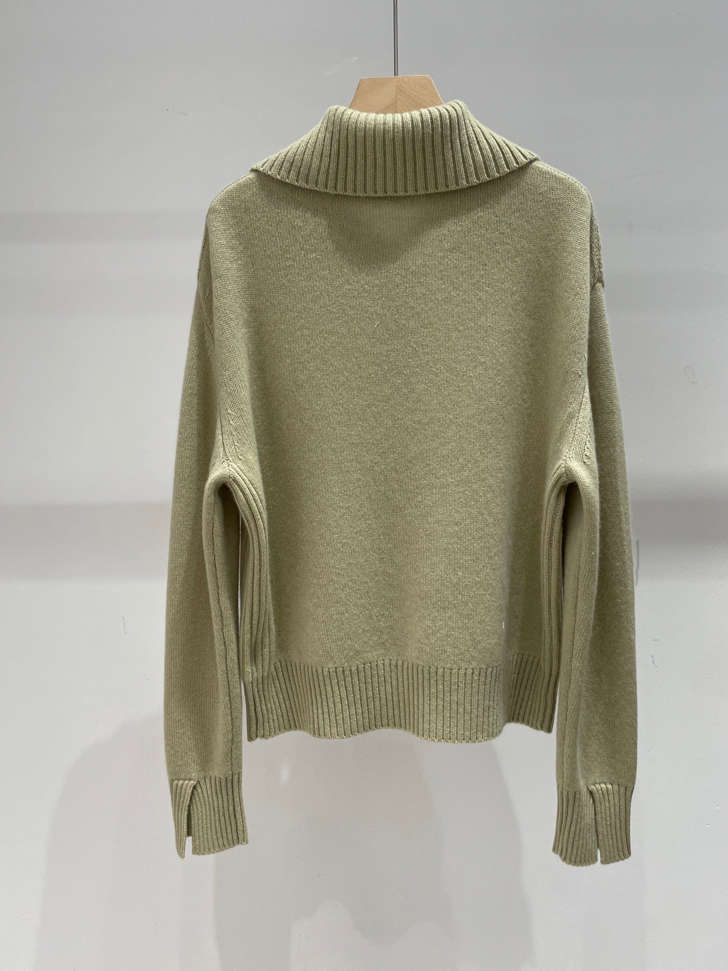 LP SWEATER STYLE 233