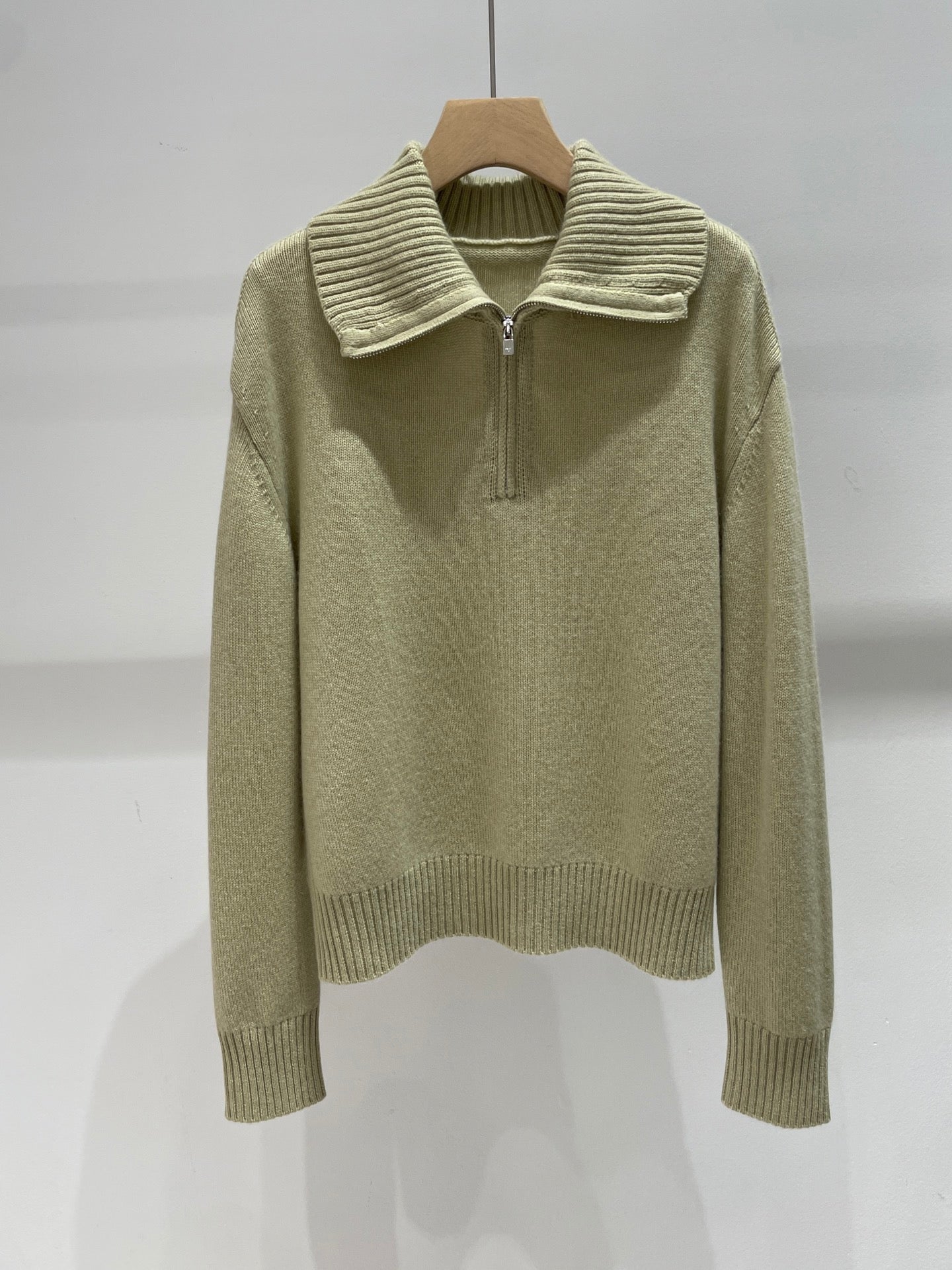 LP SWEATER STYLE 233