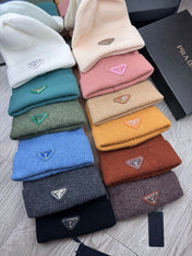 BEANIE HAT IN ARMY GREEN WOOL 332395