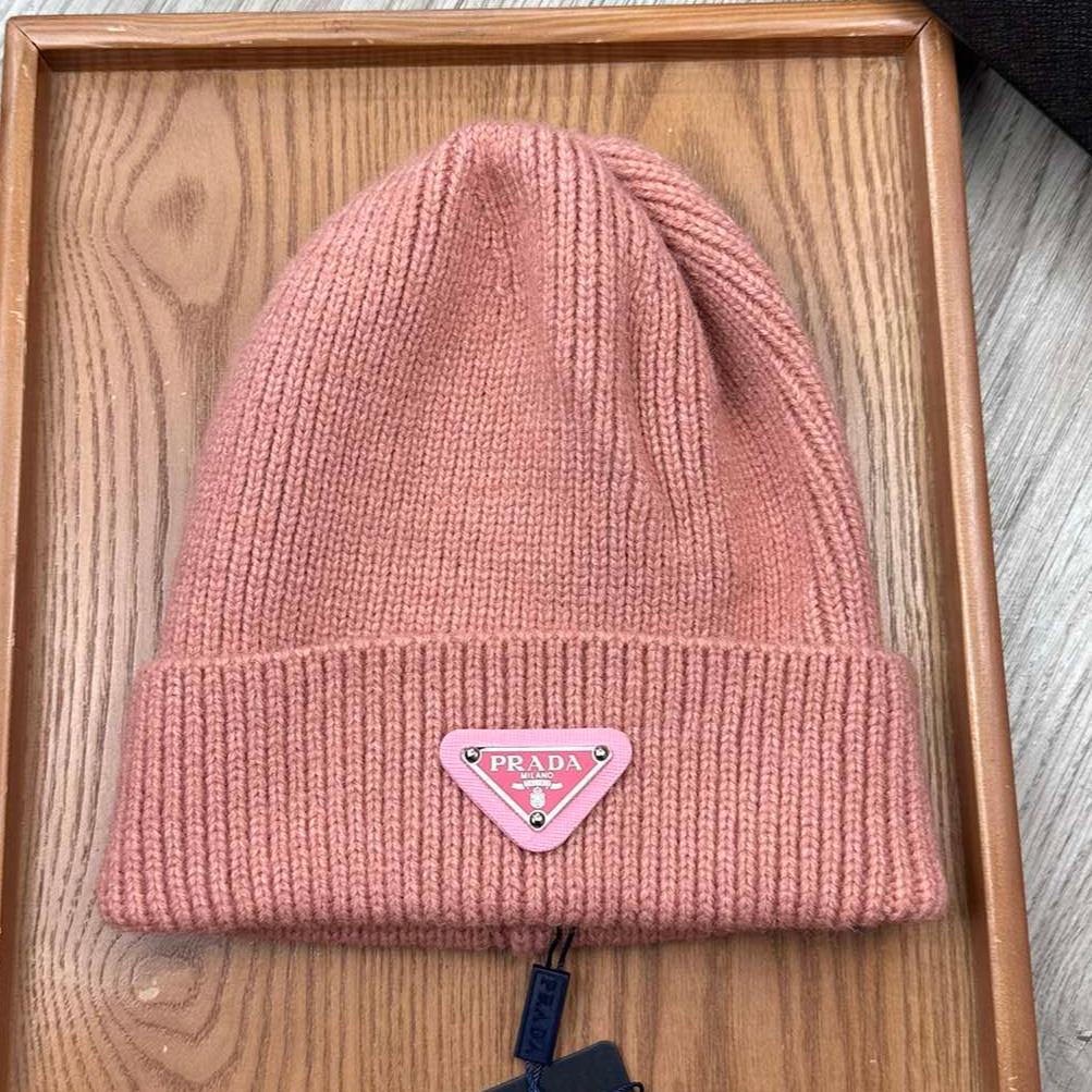 BEANIE HAT IN ROSE PINK WOOL 332401