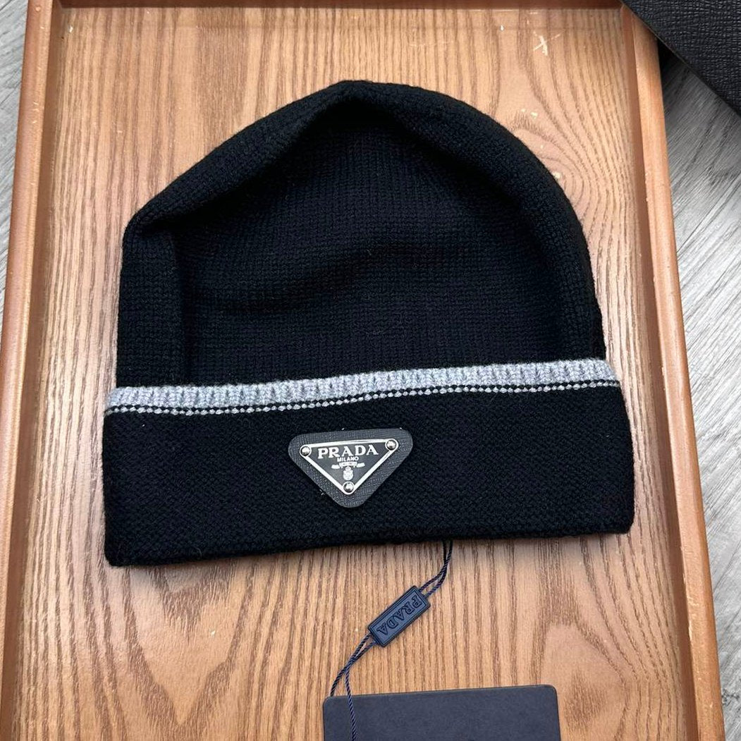 BEANIE HAT IN BLACK WOOL 349648