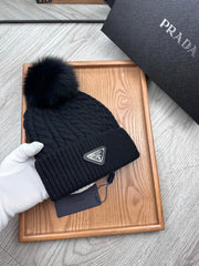 BEANIE HAT IN BLACK WOOL 352375