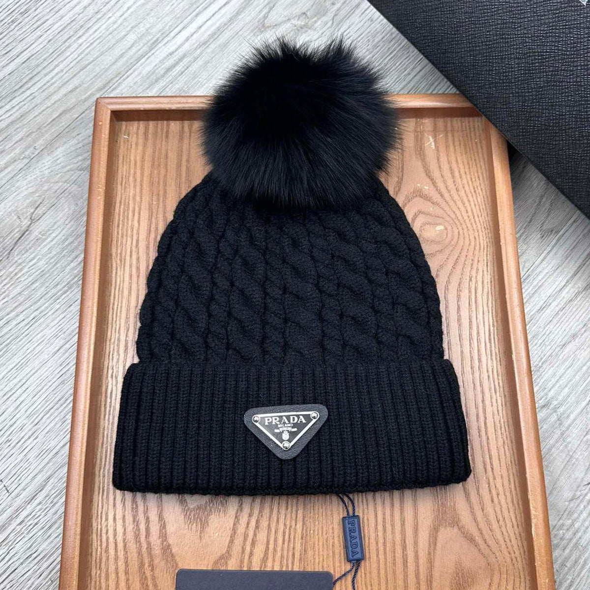 BEANIE HAT IN BLACK WOOL 352375