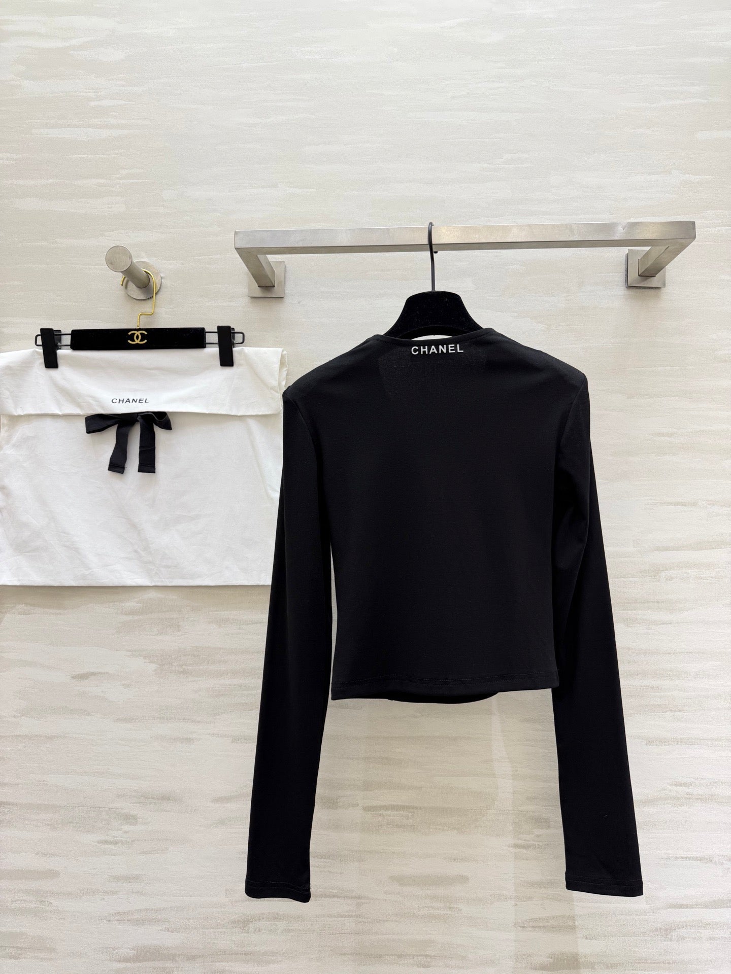 CHANEL 26S V-NECK SWEATSHIRT 973