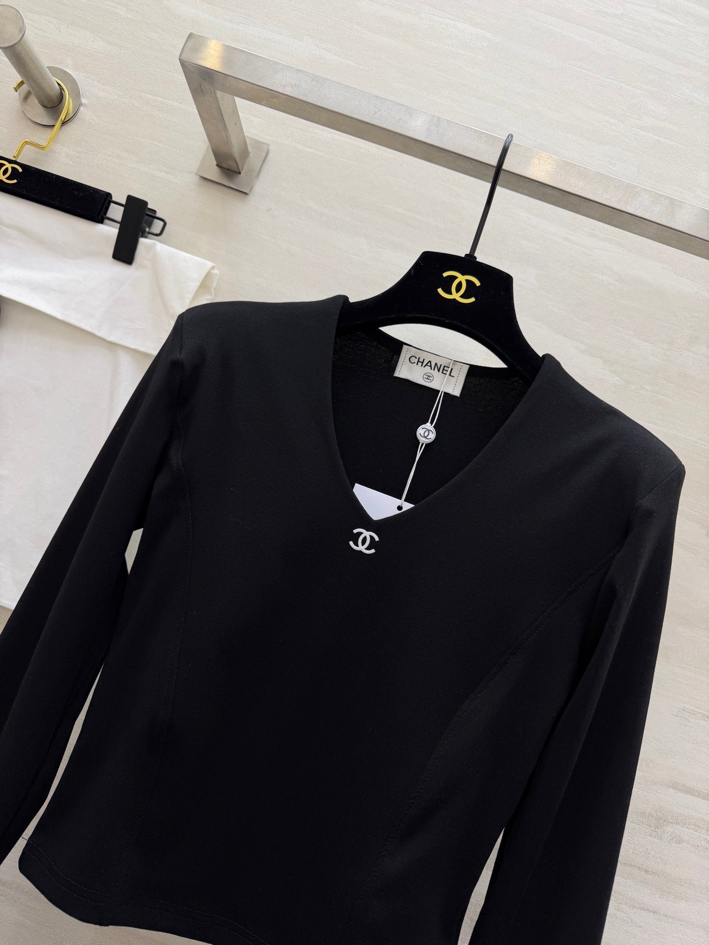 CHANEL 26S V-NECK SWEATSHIRT 973