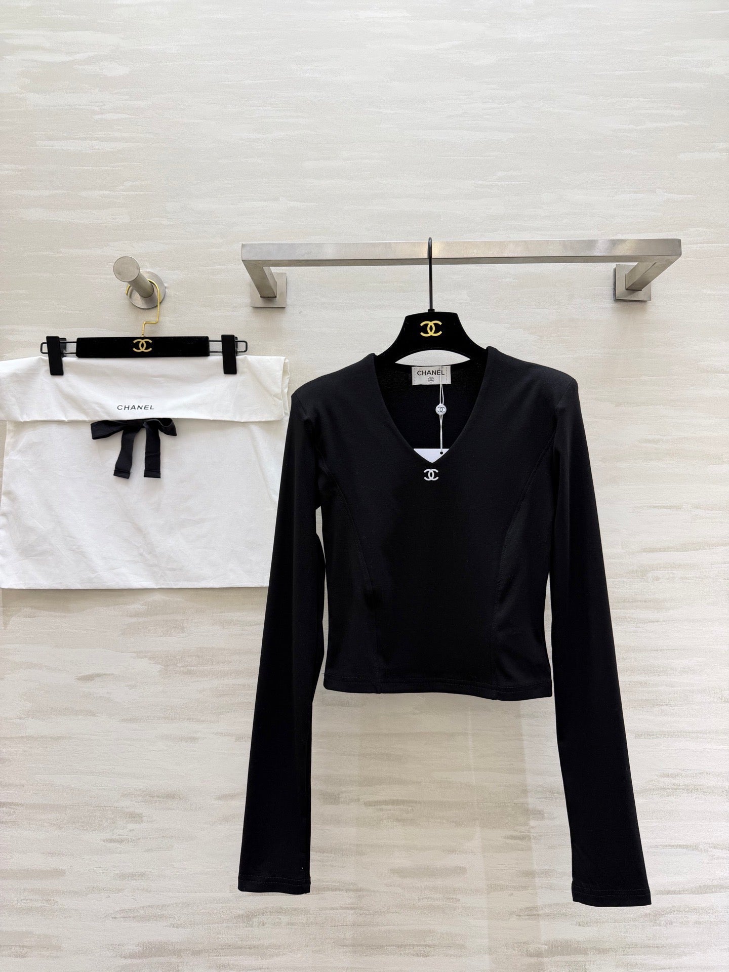 CHANEL 26S V-NECK SWEATSHIRT 973