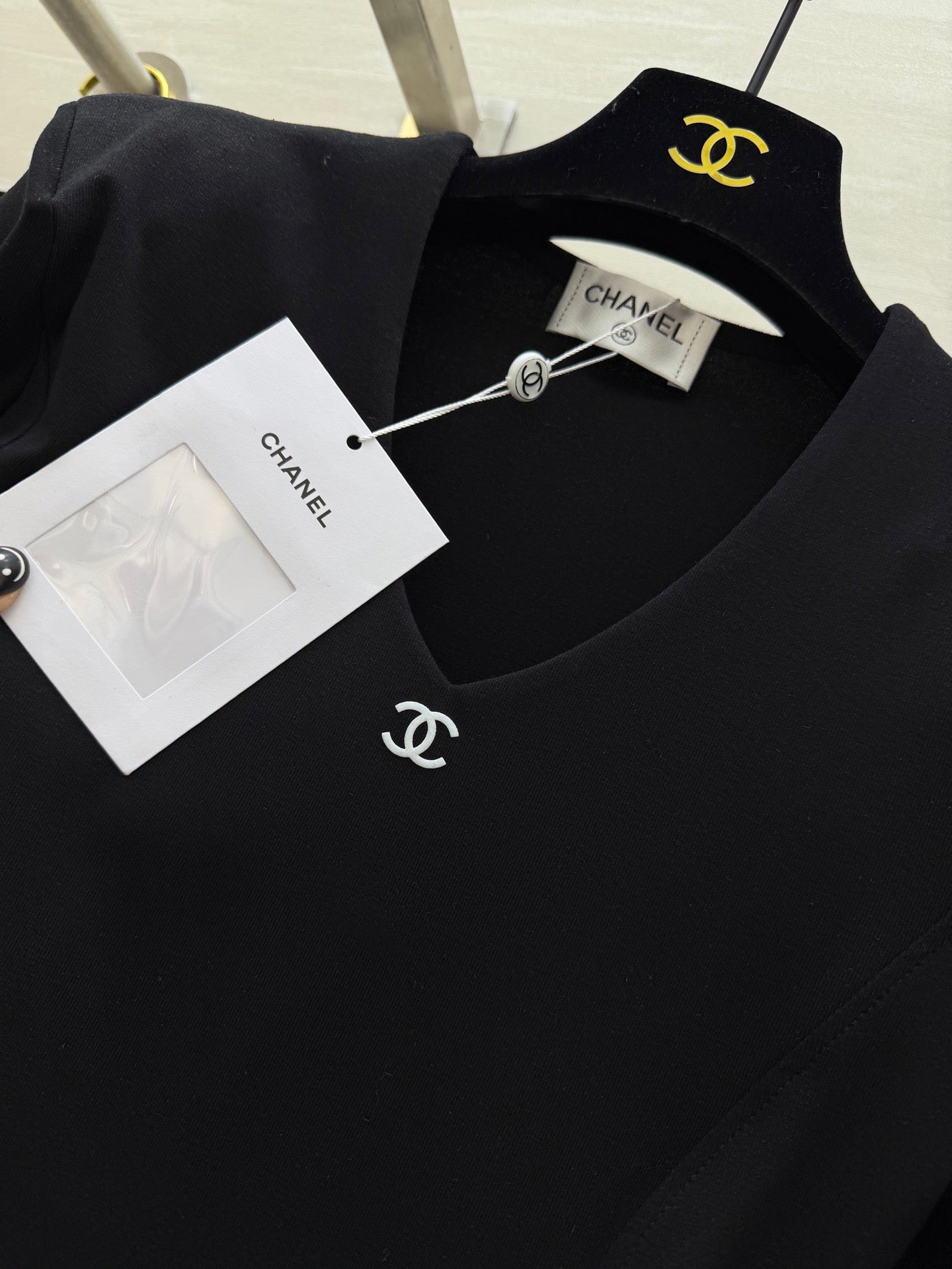 CHANEL 26S V-NECK SWEATSHIRT 973