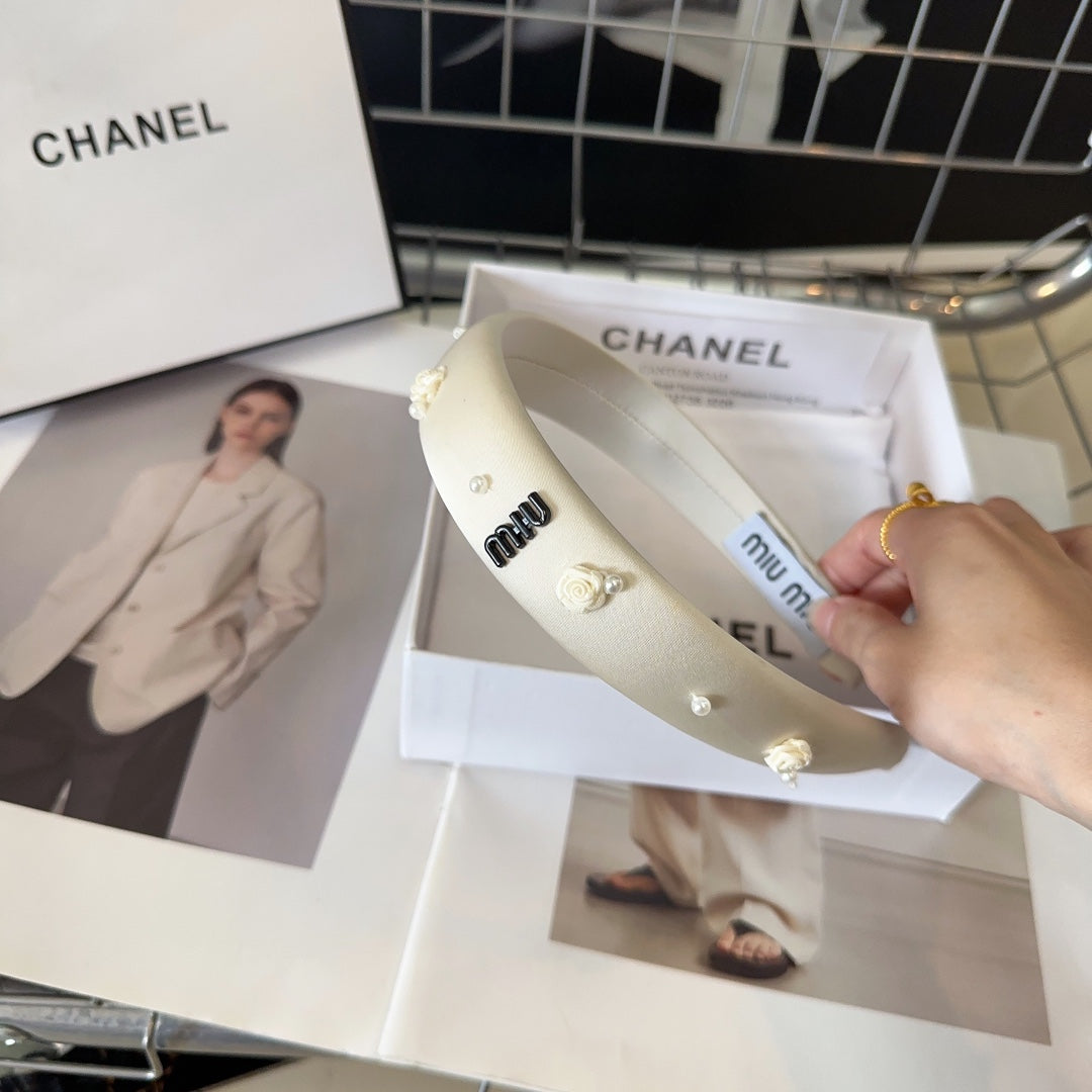 HEADBAND EMBELLISHED FLOWER AND PEARL IN IVORY WHITE SILK 194316