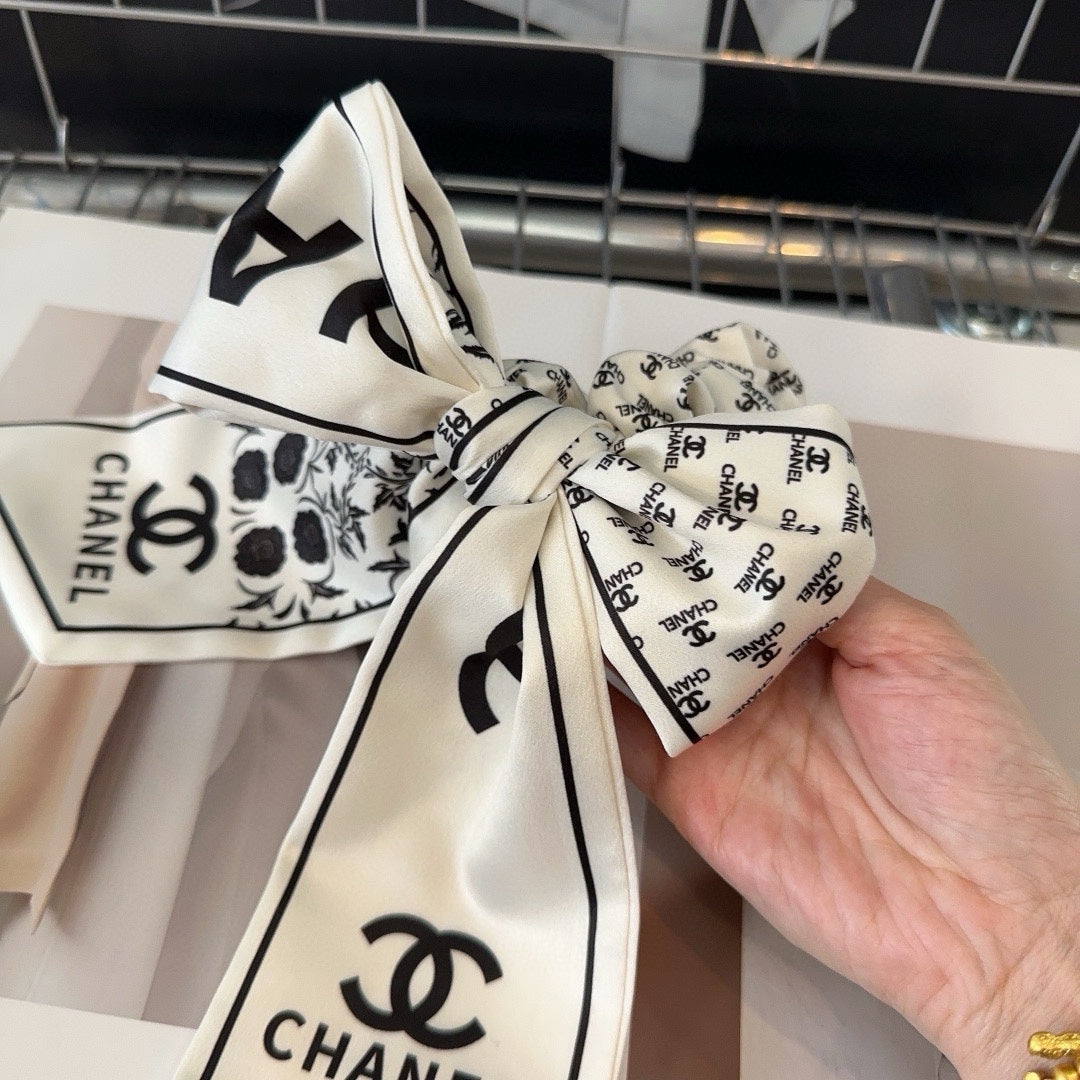 WHITE WRINKLED SILK SCRUNCHIE 432868