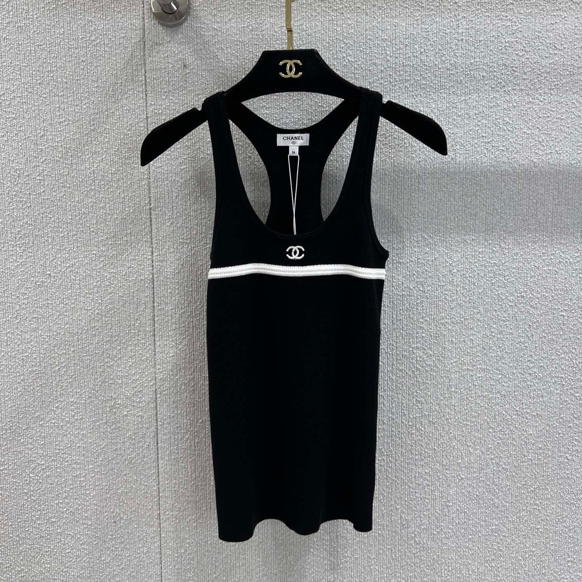 CHANEL SLEEVELESS TOP STYLE 66