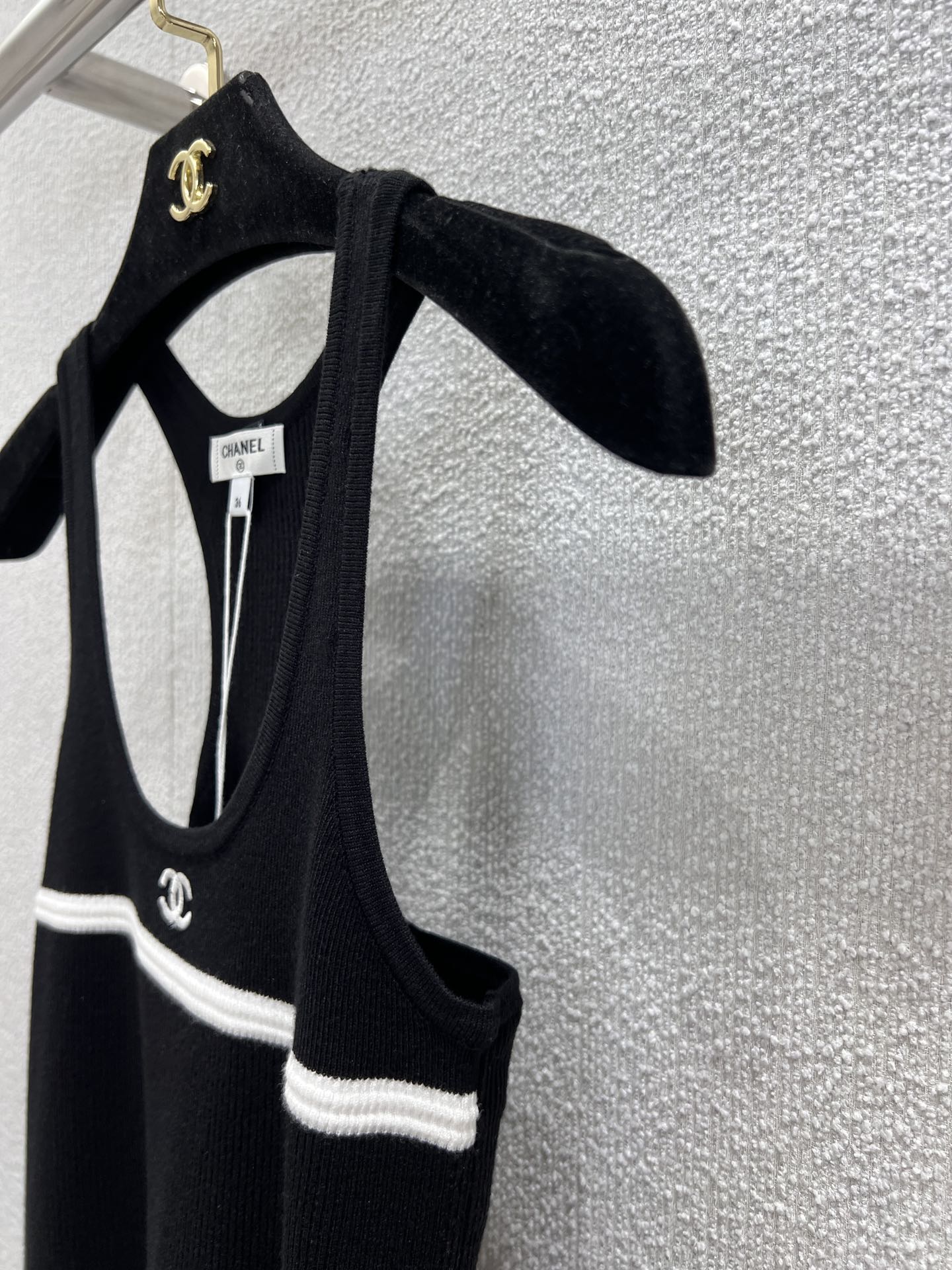 CHANEL SLEEVELESS TOP STYLE 66