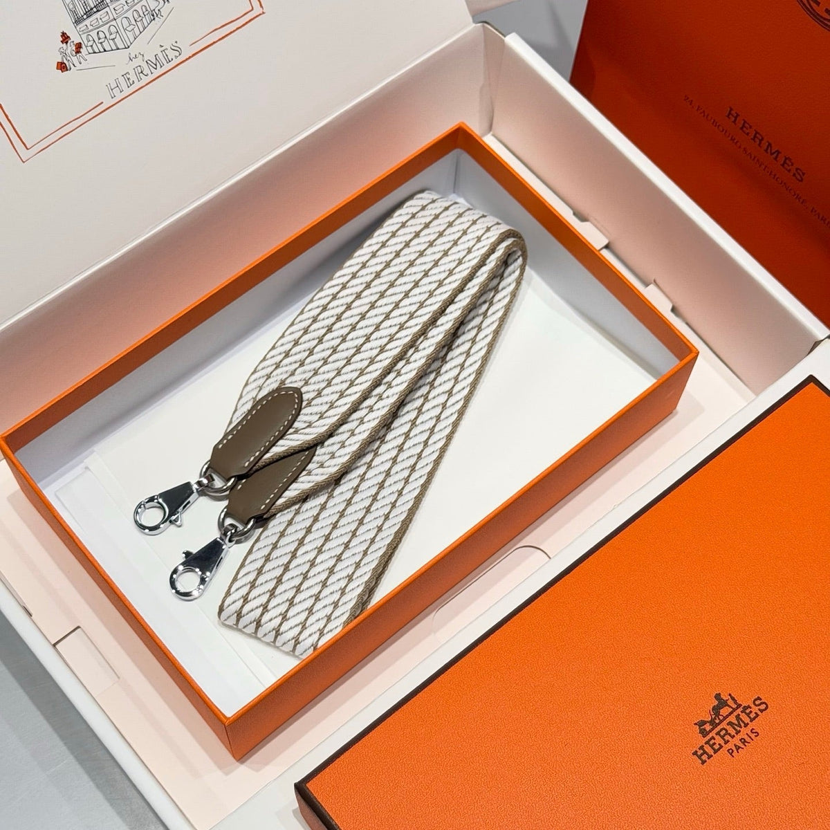 25S HERMES BAG STRAP BROWN AND WHITE PATTERN 85 IN CANVAS SILVER HARDWARE