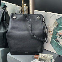 PEBBLE HOBO 40 IN BLACK SUPPLE GRAINED CALFSKIN