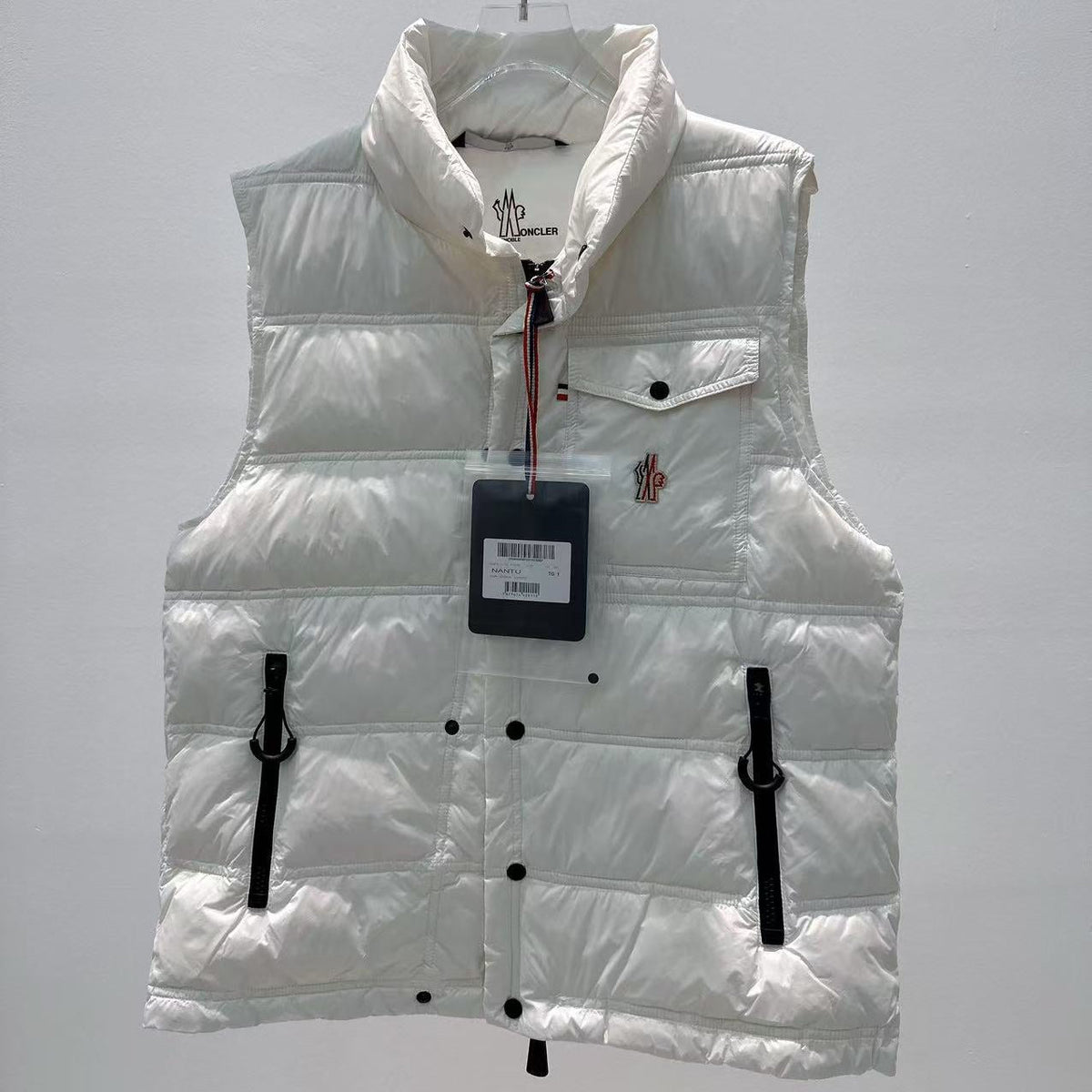 MONCLER 25S DOWN VEST IN WHITE 031