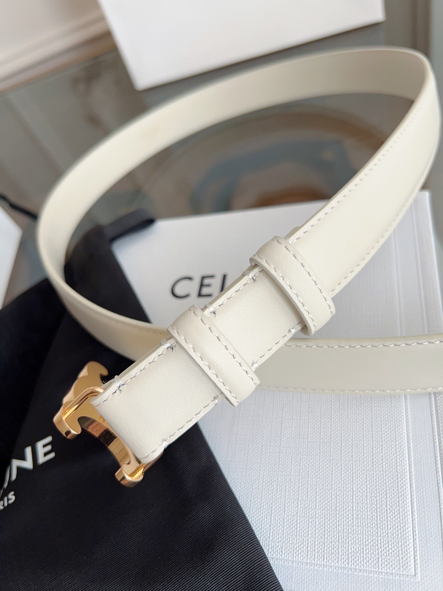 TRIOMPHE BELT 24MM IN WHITE CALFSKIN WITH GOLD BUCKLE