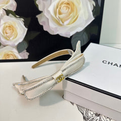 WHITE FABRIC WITH CRYSTAL HAIRBAND 412464