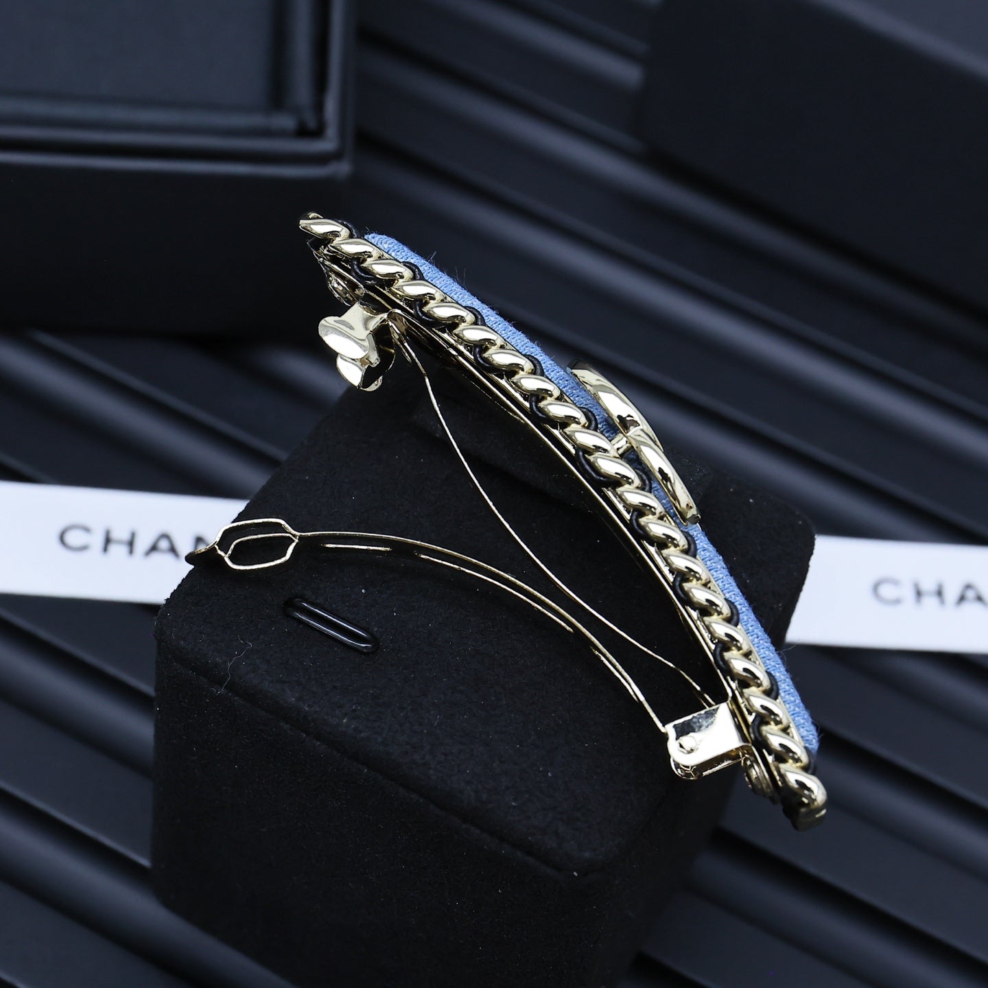 CHANEL 25P LEATHER-THREADED HAIR CLIP