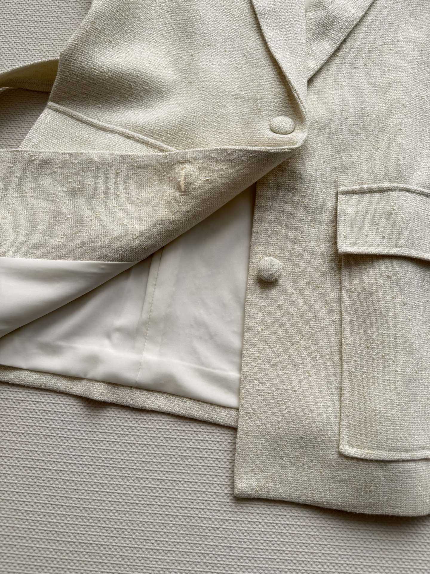 CHANEL 26S SLEEVELESS BLAZER 709