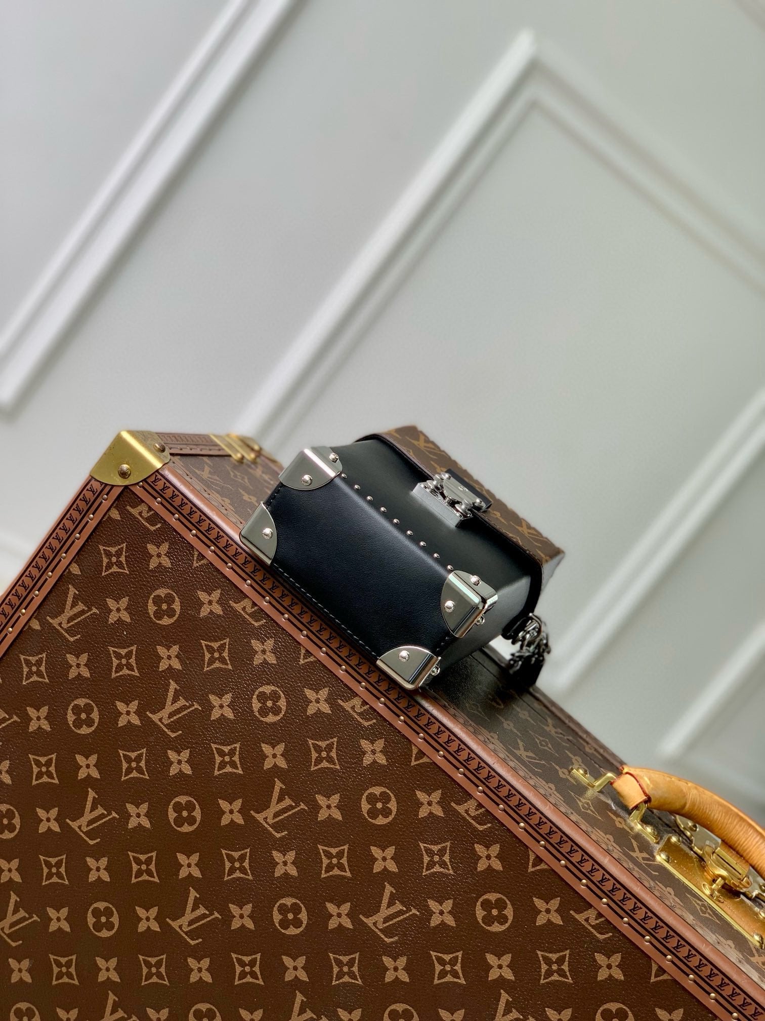 CAMERA BOX VIVE BAG 17 IN BLACK MONOGRAM CALFSKIN SILVER-TONE METALLIC