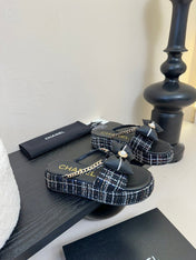 PLATFORM FLIP-FLOPS IN BLACK TWEED FABRIC