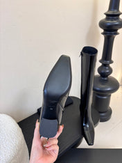 YSL 26S KNEE-HIGH HEELED BOOTS IN BLACK SHINY CALFSKIN