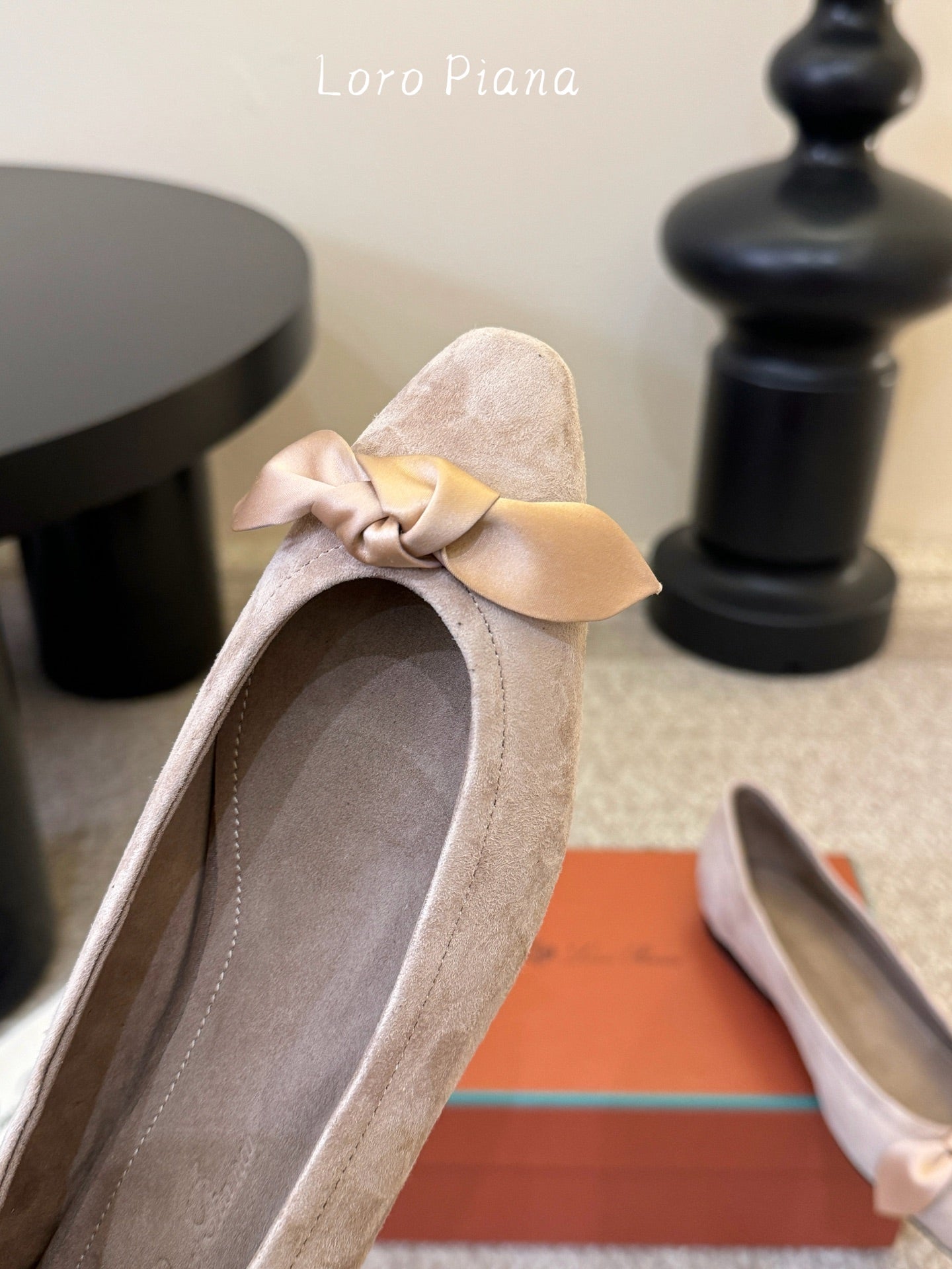LP 26S BALLET FLATS IN NUDE PINK SUEDE WITH SATIN BOW