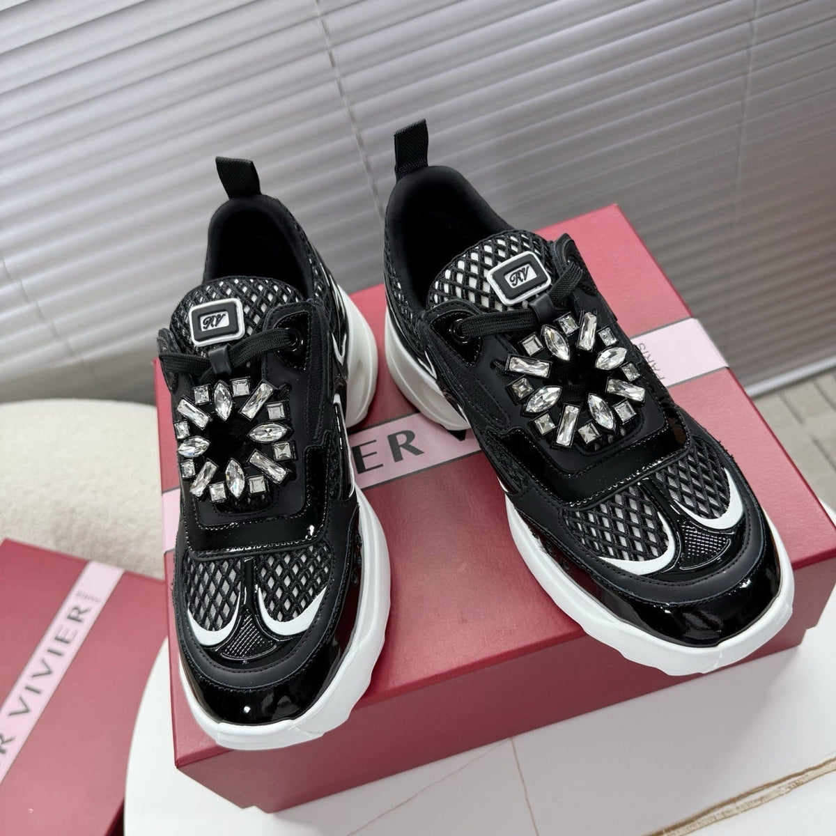 VIV' ON THE RUN SNEAKERS IN BLACK PATENT CALFSKIN AND FABRIC