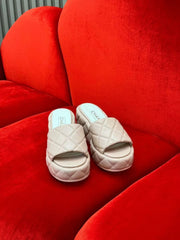 CC WEDGE HEEL BEIGE CREAM LAMBSKIN